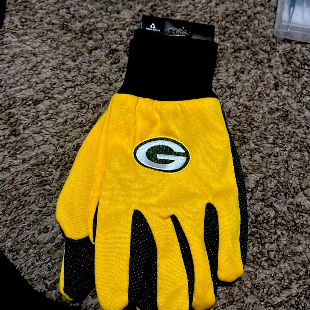 Brand New Green Bay utility gloves